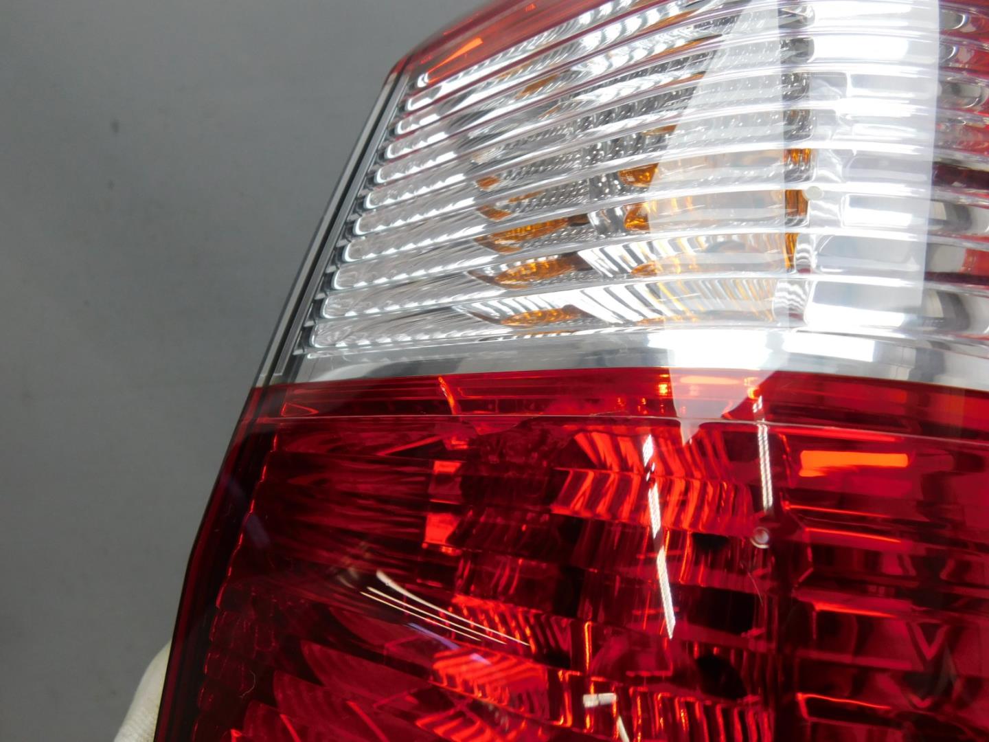 Фонарь задний наружный правый