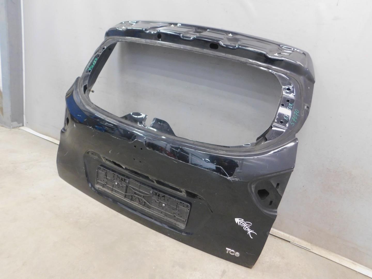 Дверь багажника