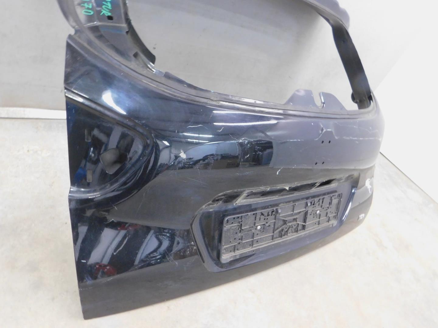 Дверь багажника