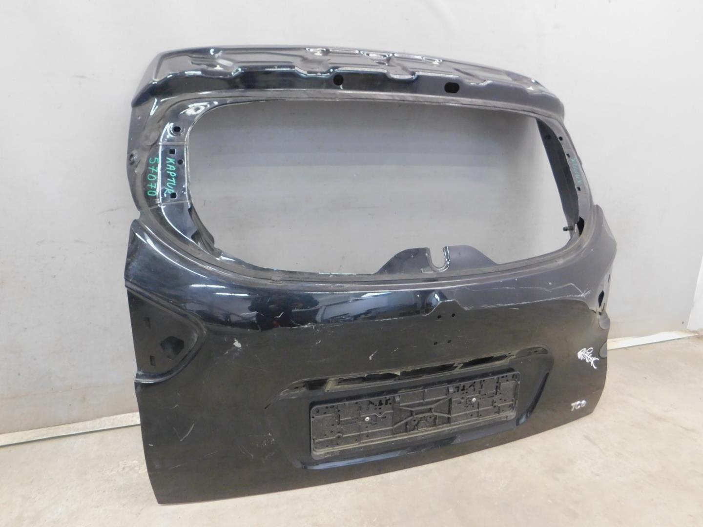 Дверь багажника