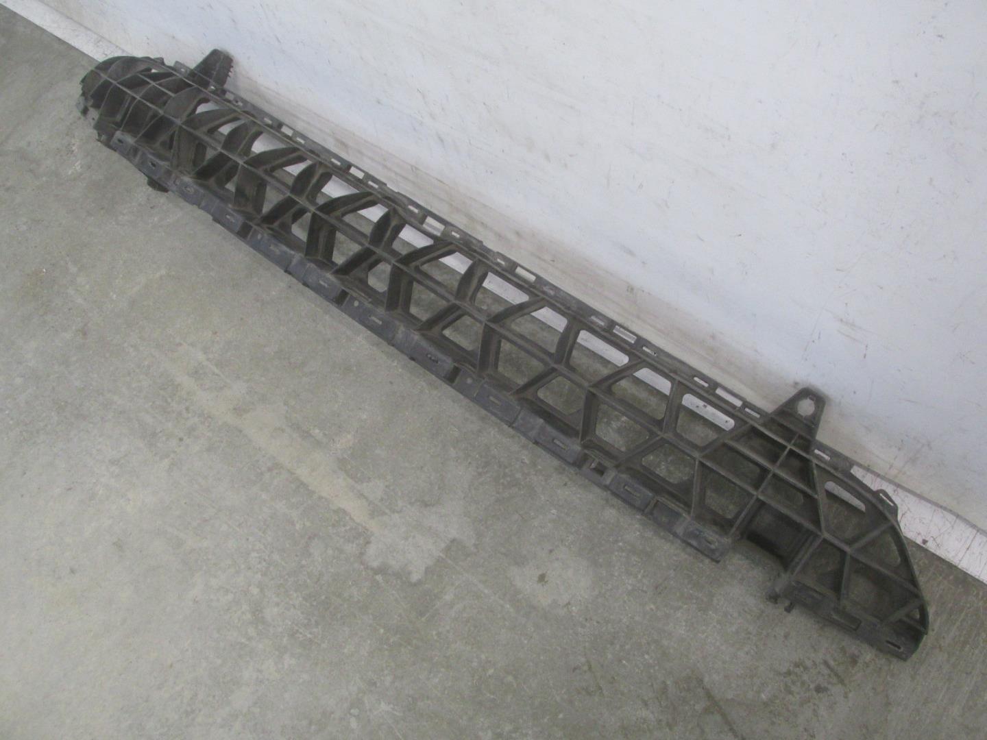 Усилитель переднего бампера