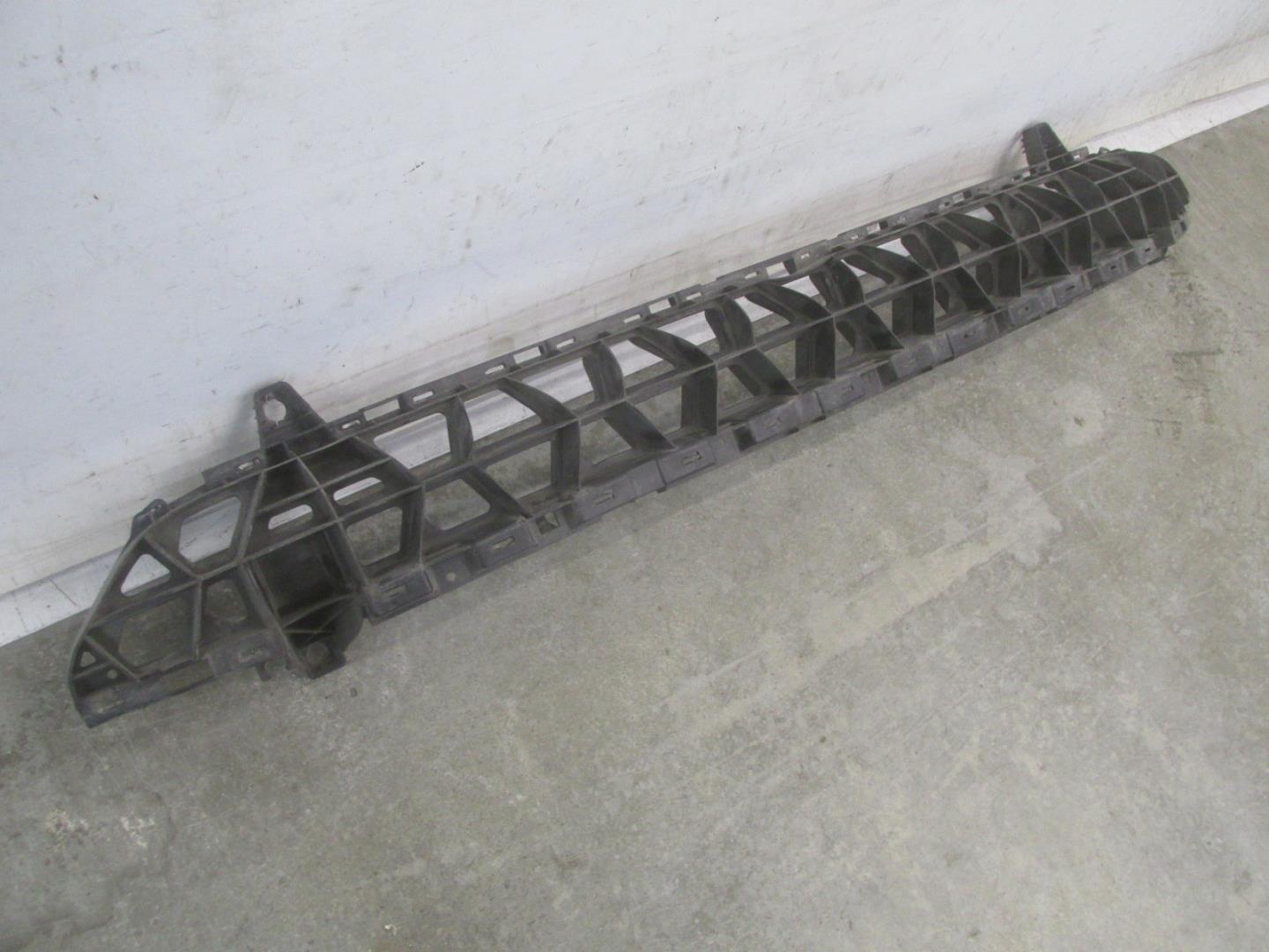 Усилитель переднего бампера