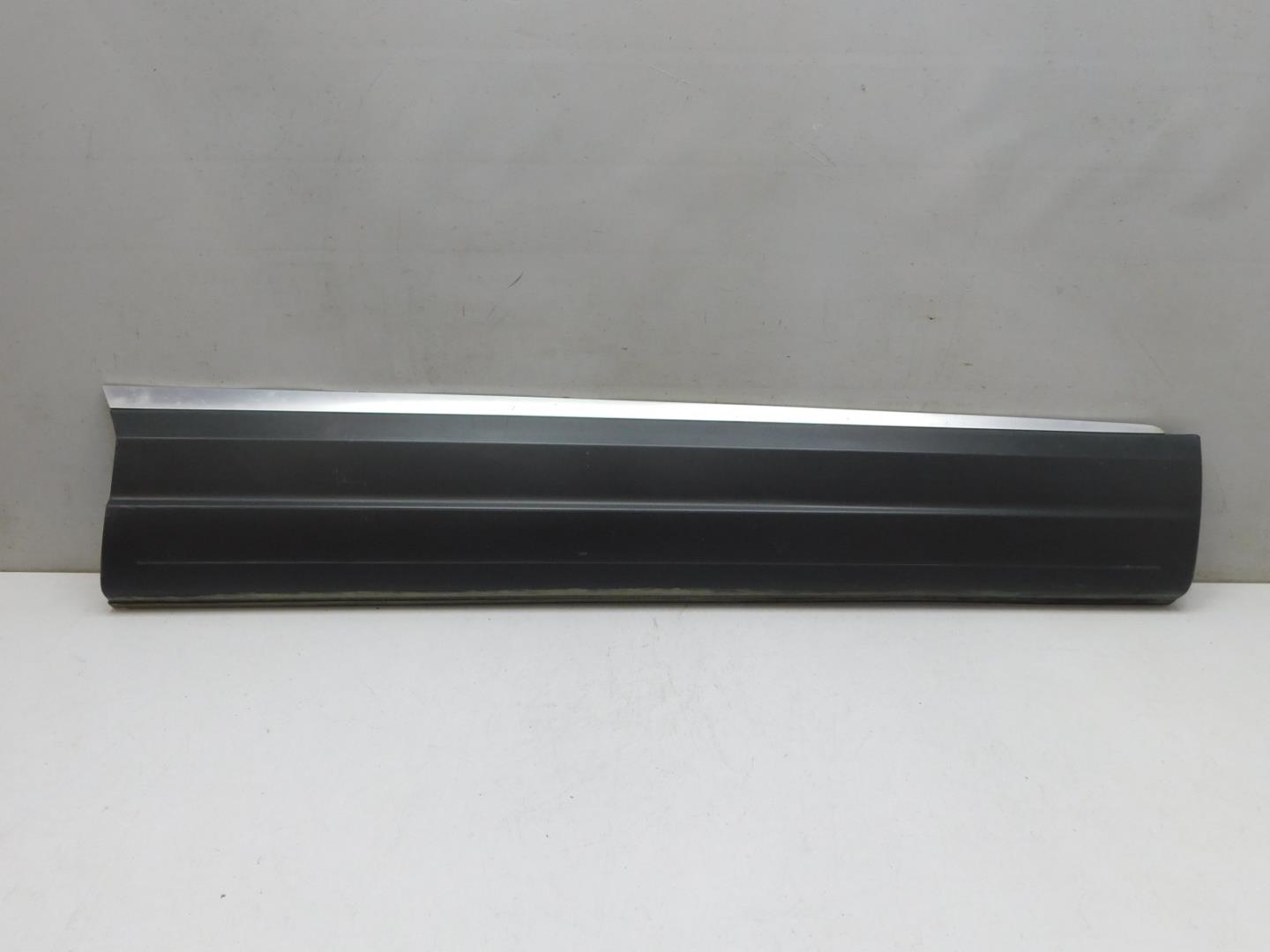 Накладка двери передней правой