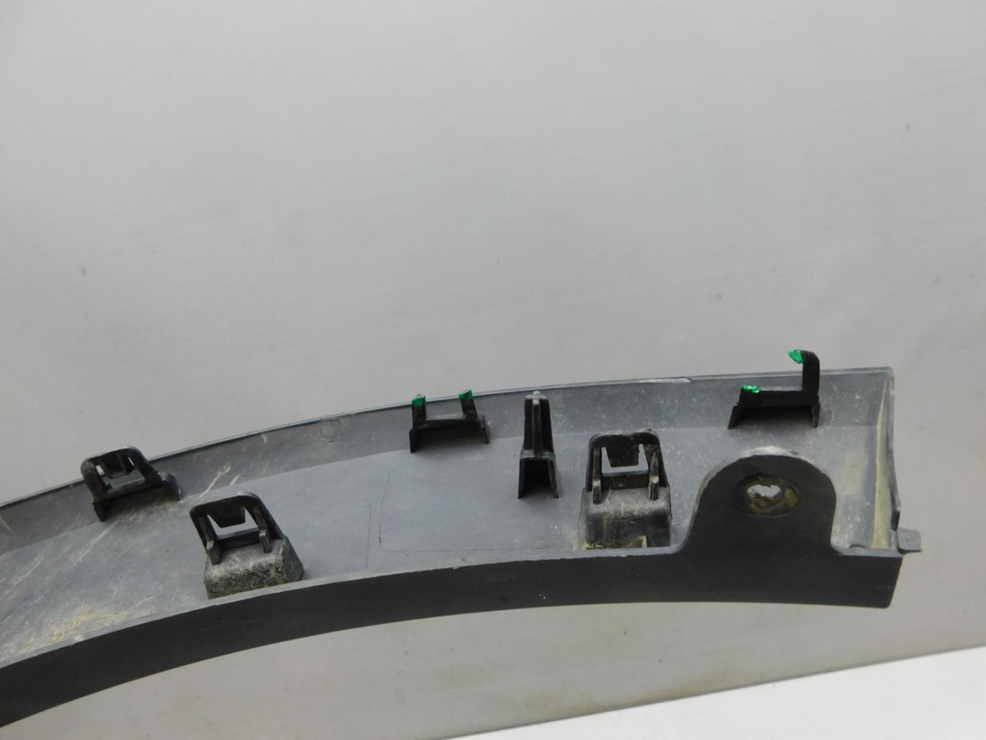 Накладка переднего крыла левого