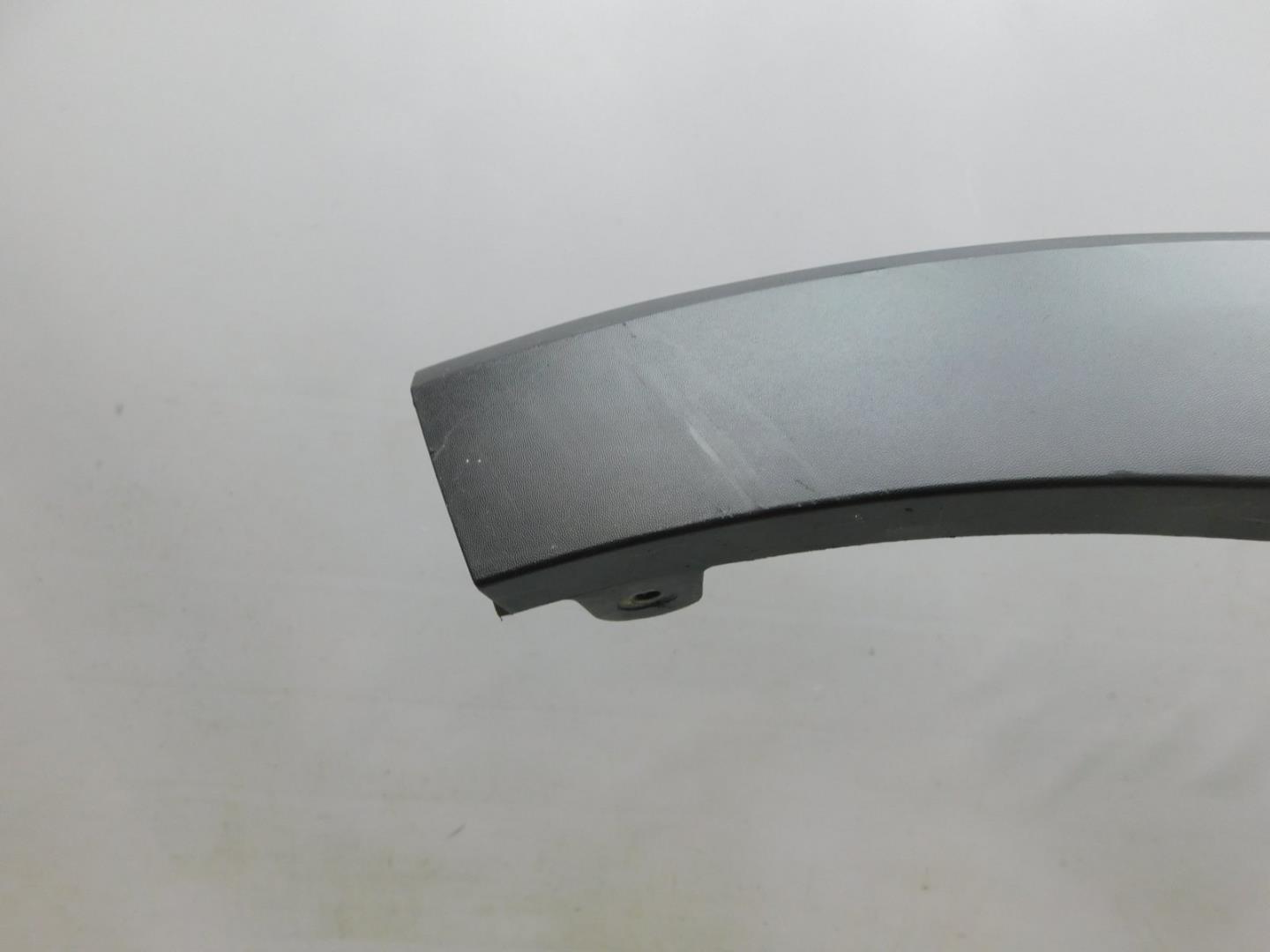 Накладка переднего крыла левого