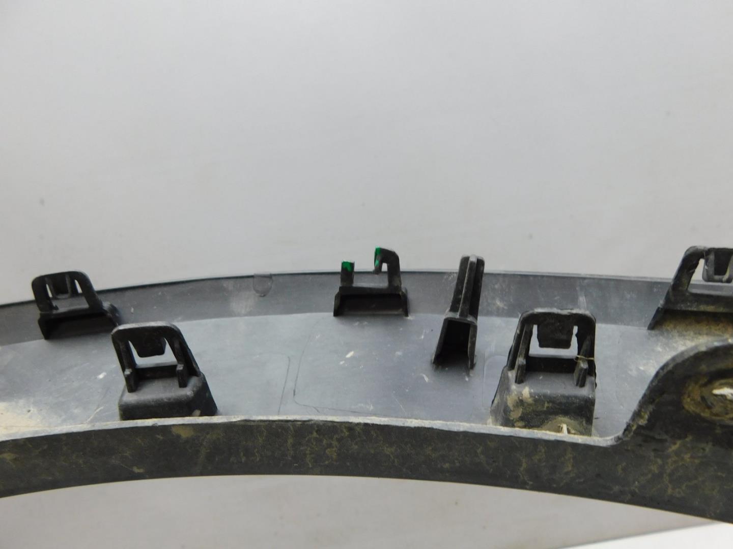 Накладка переднего крыла левого