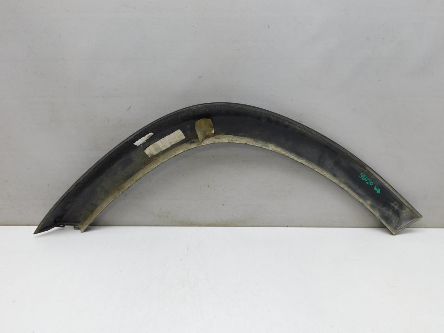 Накладка переднего крыла правого