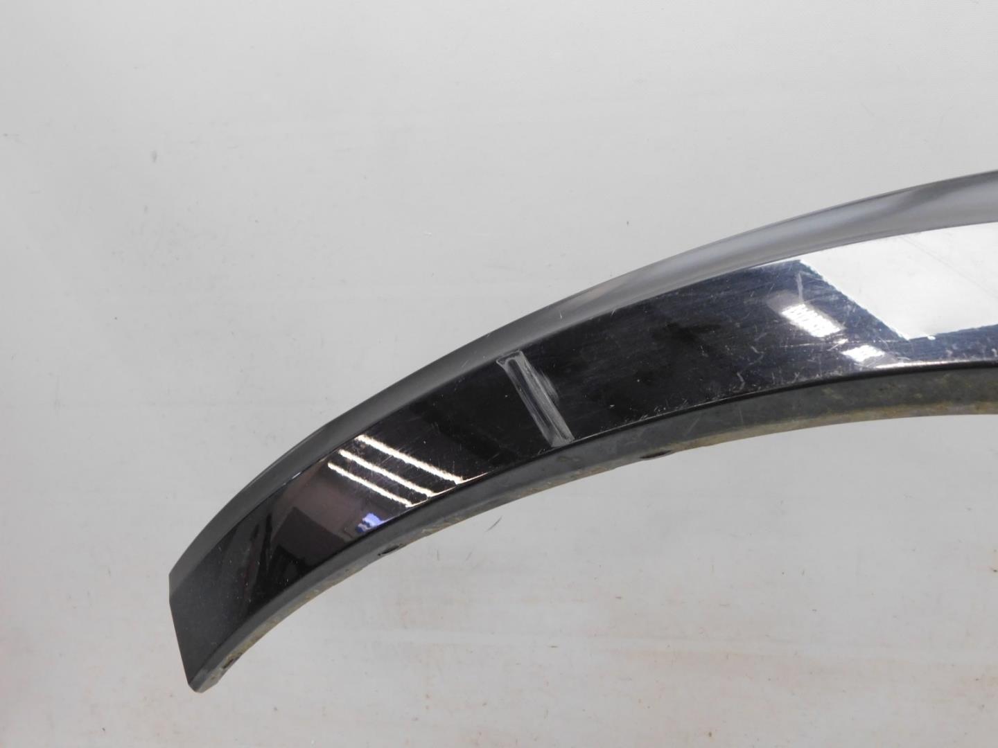 Накладка переднего крыла правого