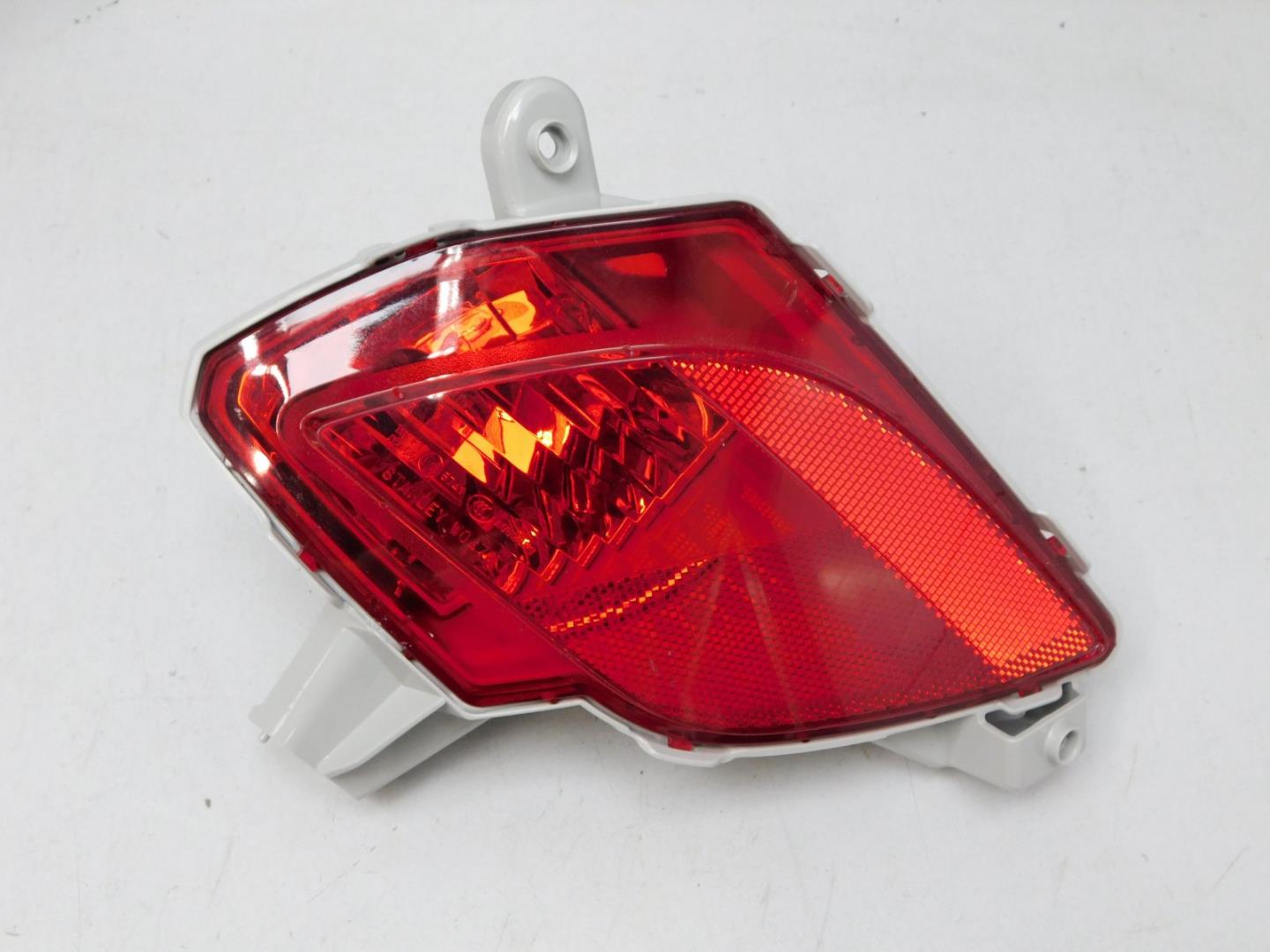 Фонарь задний в бампер левый