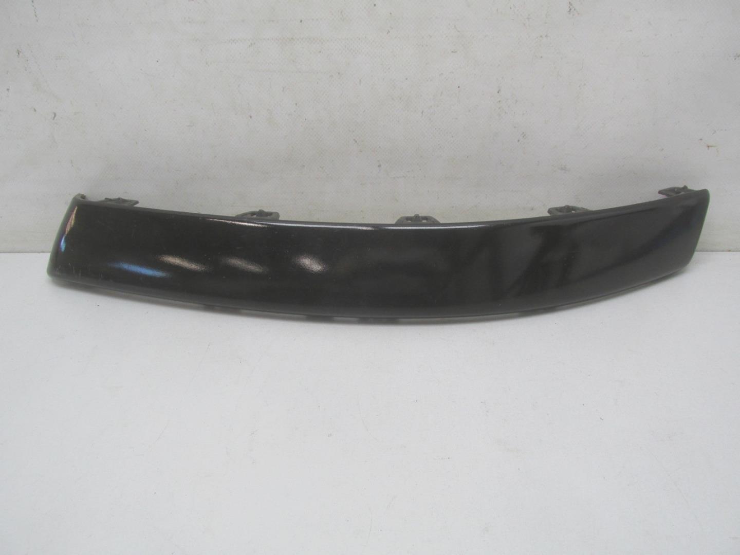 Молдинг переднего бампера