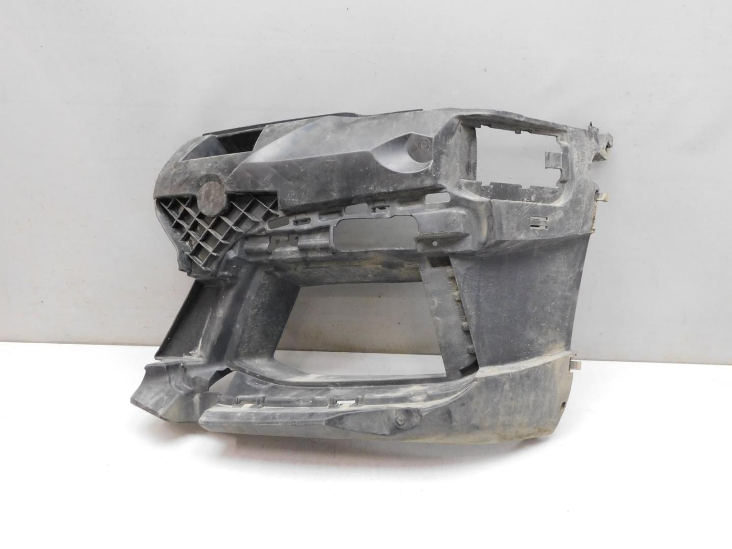 Кронштейн переднего бампера