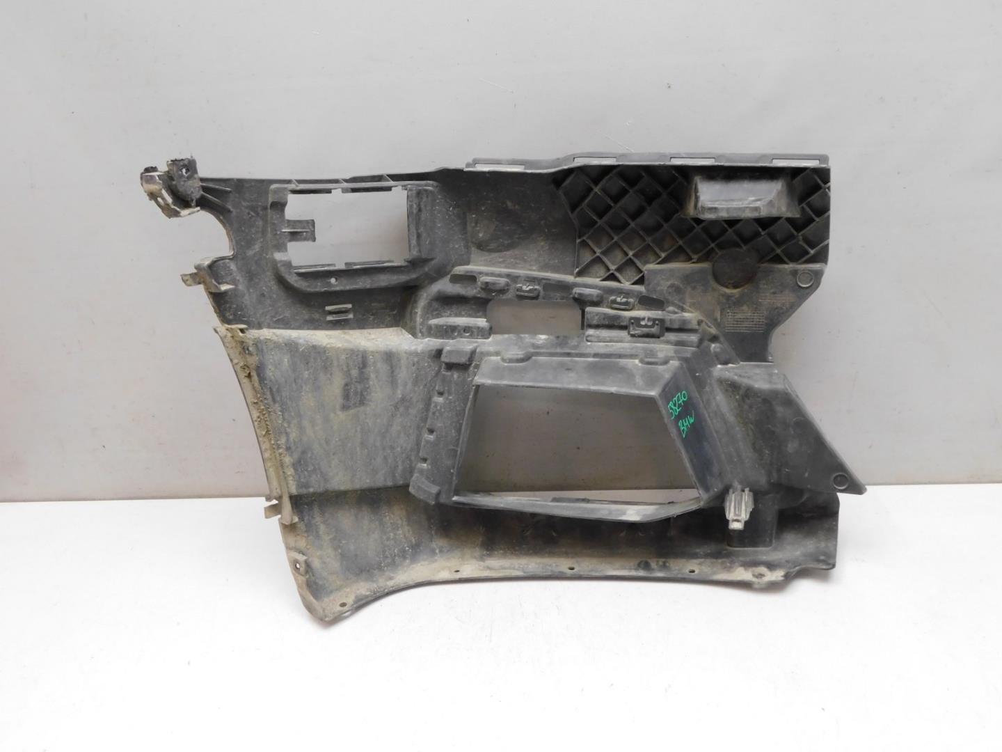 Кронштейн переднего бампера