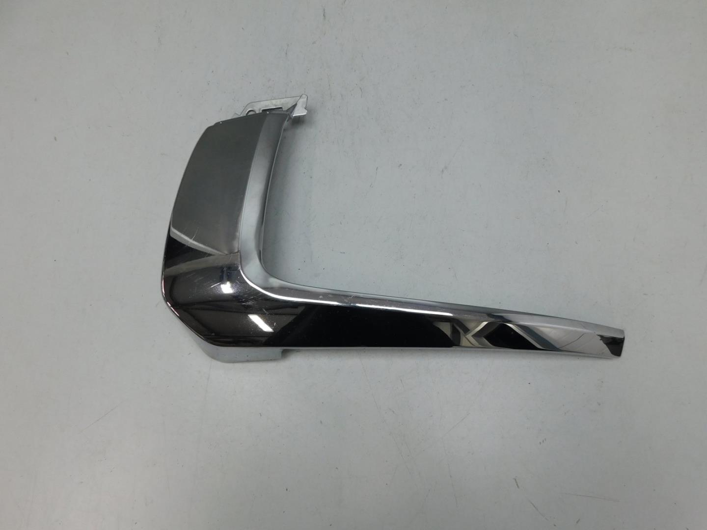 Накладка переднего бампера