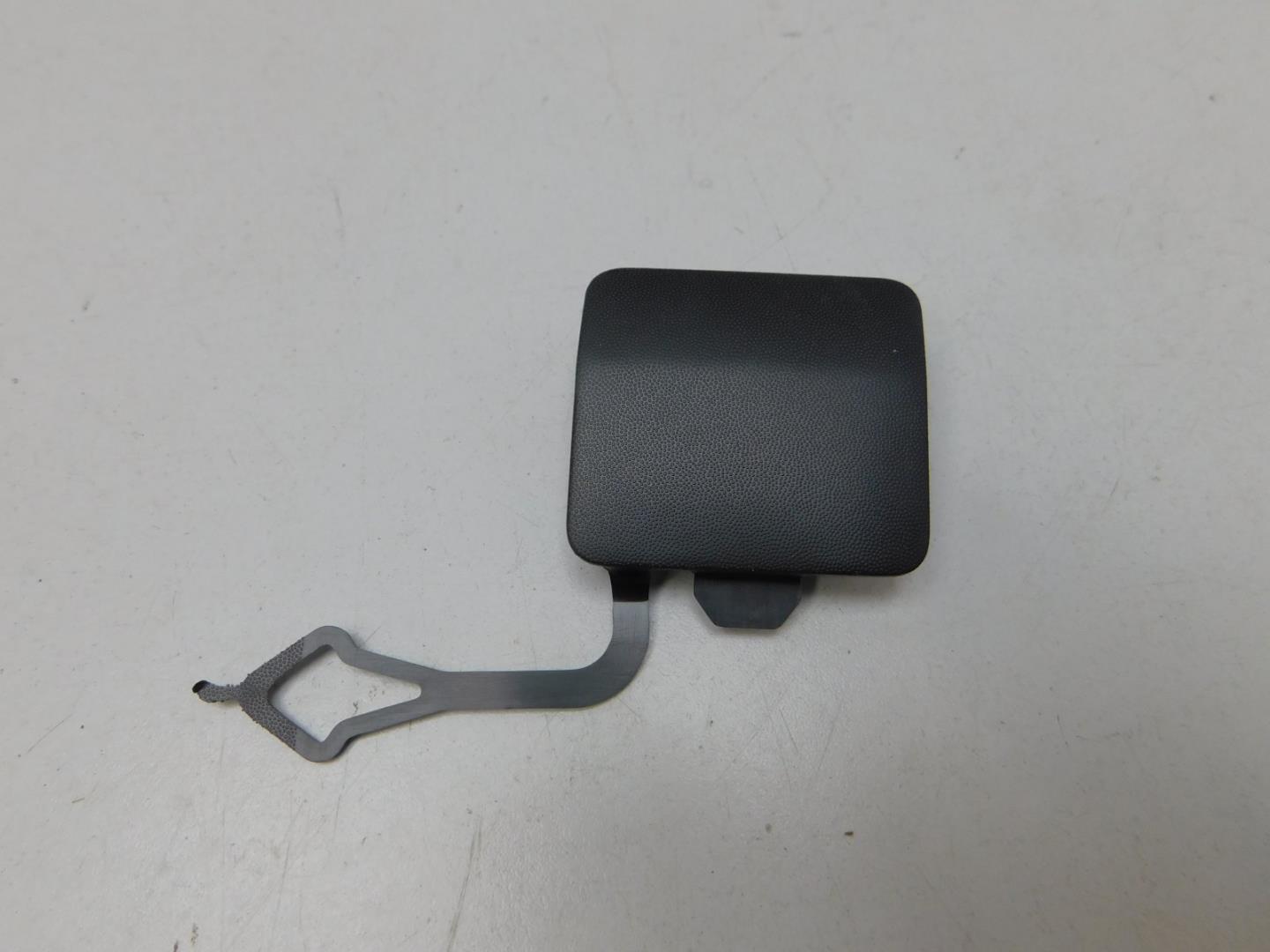 Заглушка буксировочного крюка