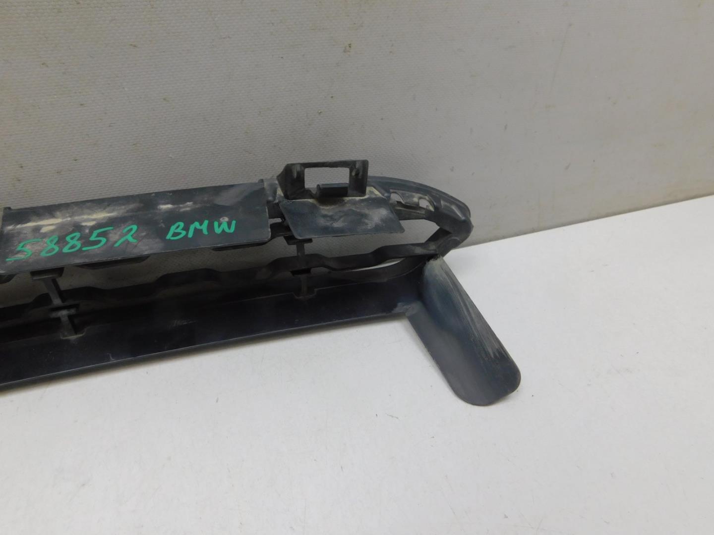 Решетка в бампер центральная