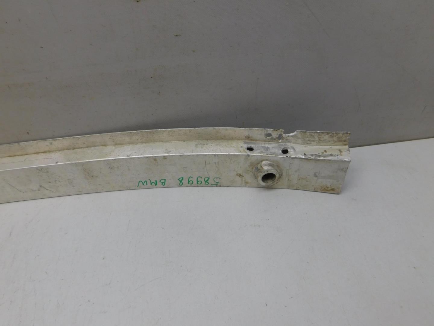 Усилитель переднего бампера