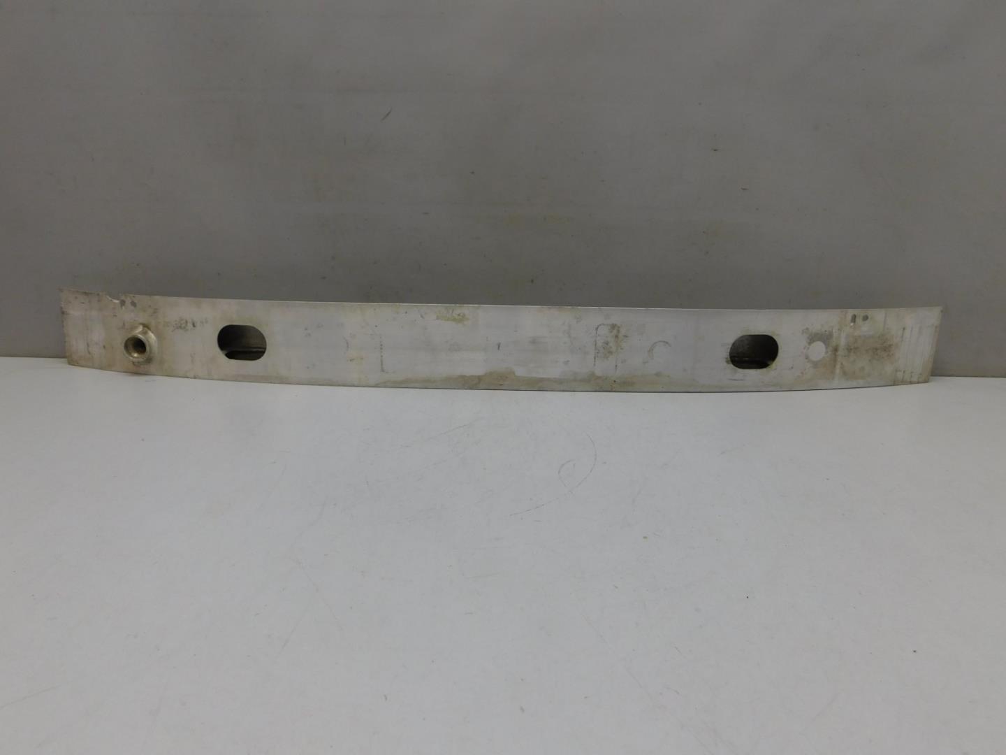 Усилитель переднего бампера