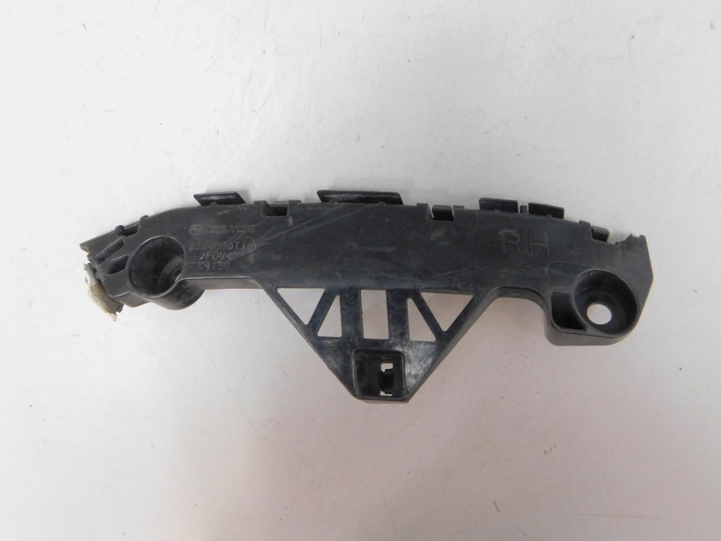 Направляющая переднего бампера