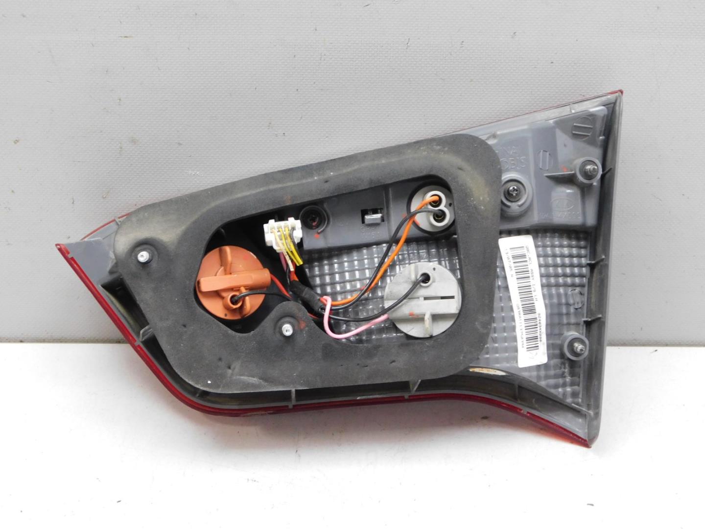 Фонарь задний внутренний левый