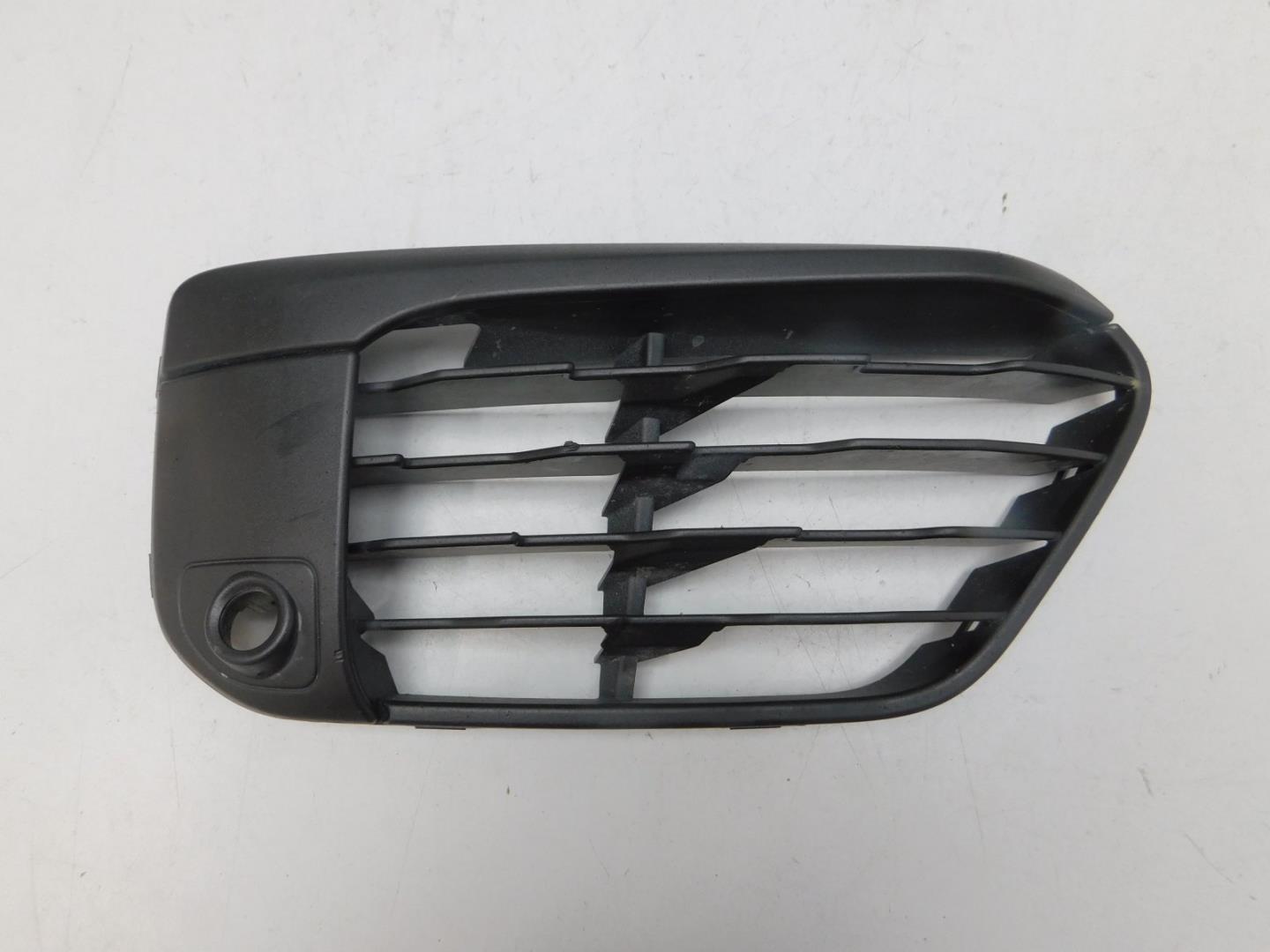 Решетка в бампер правая