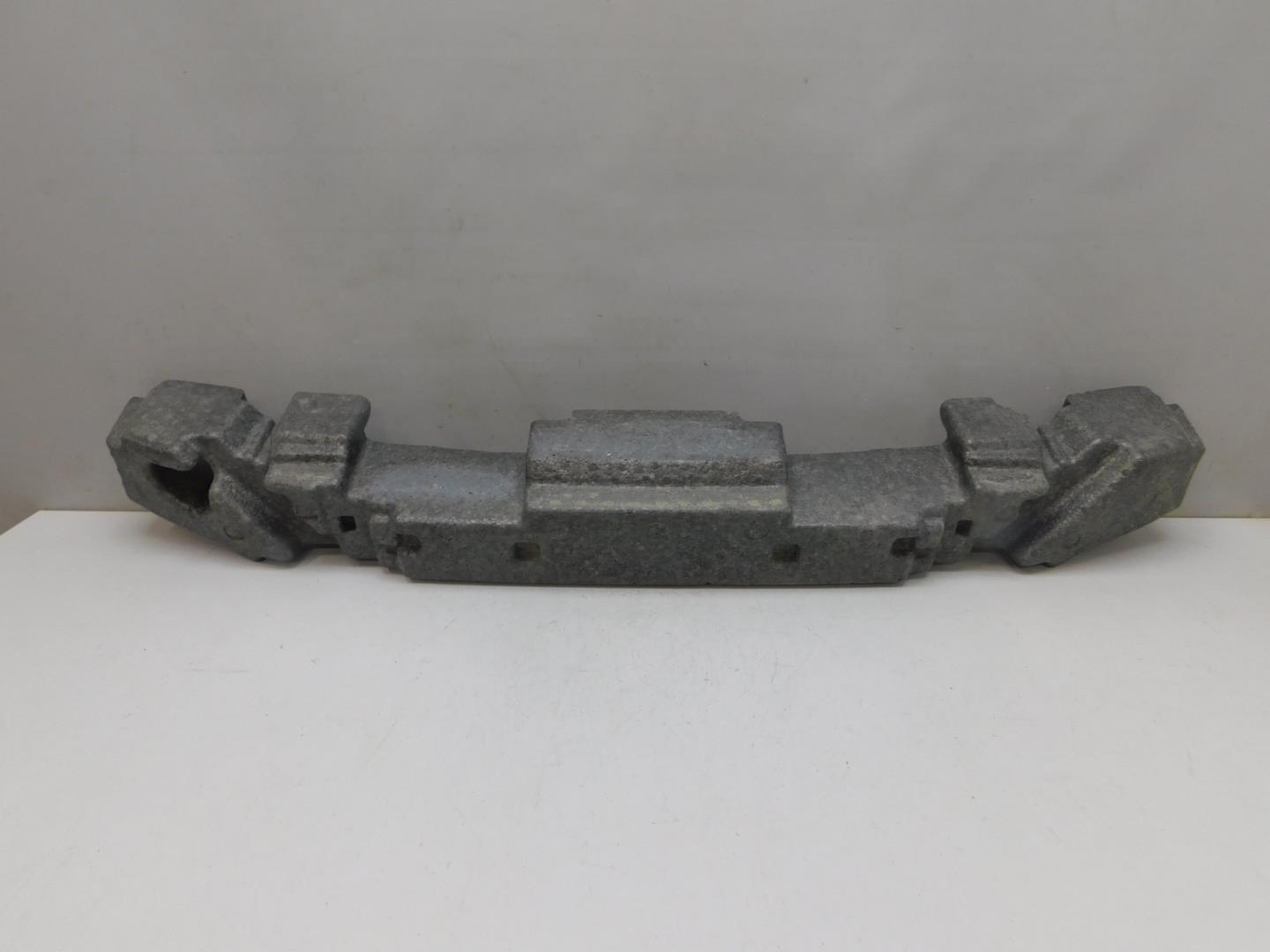 Усилитель переднего бампера