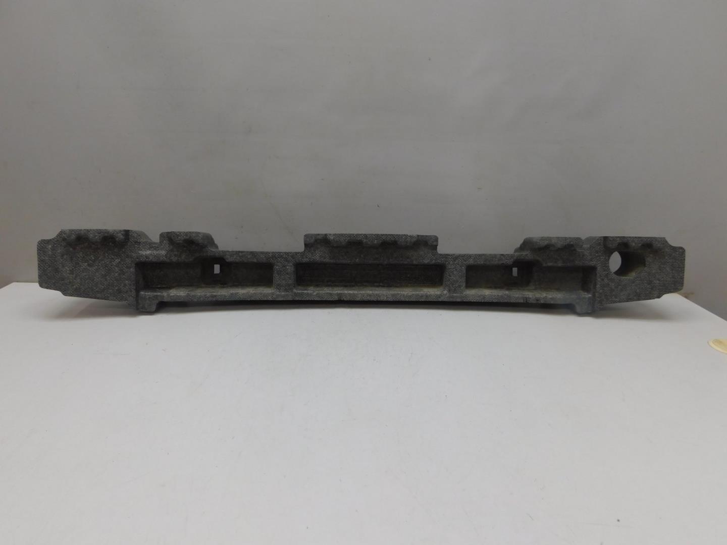 Усилитель переднего бампера