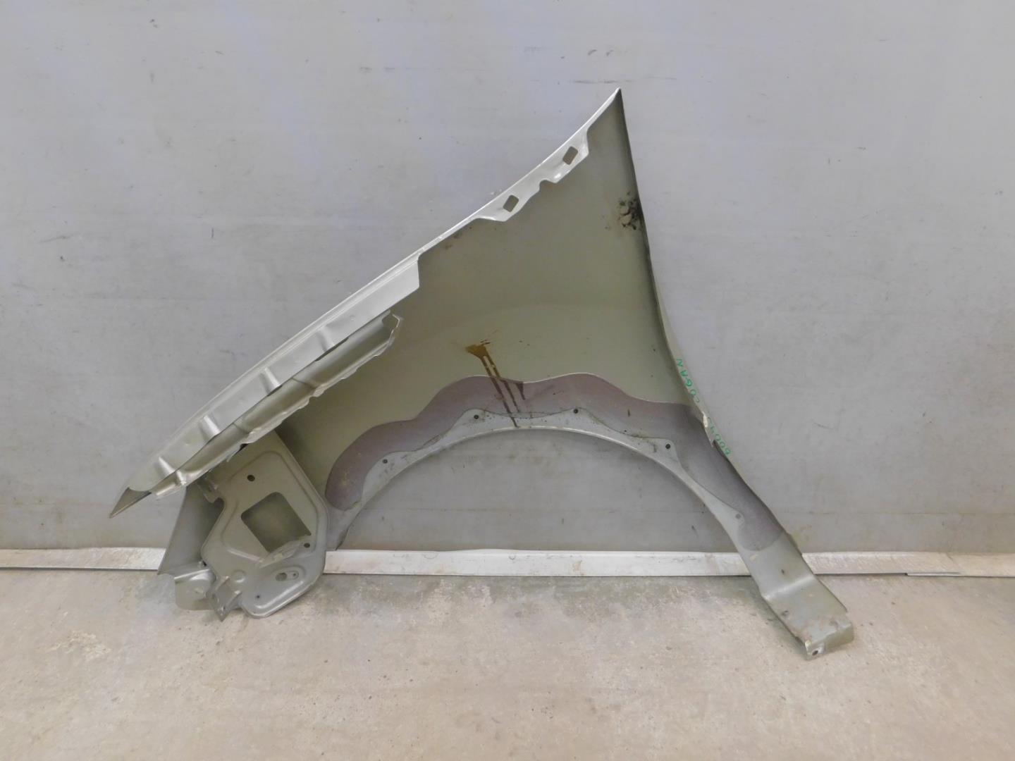 Крыло переднее правое