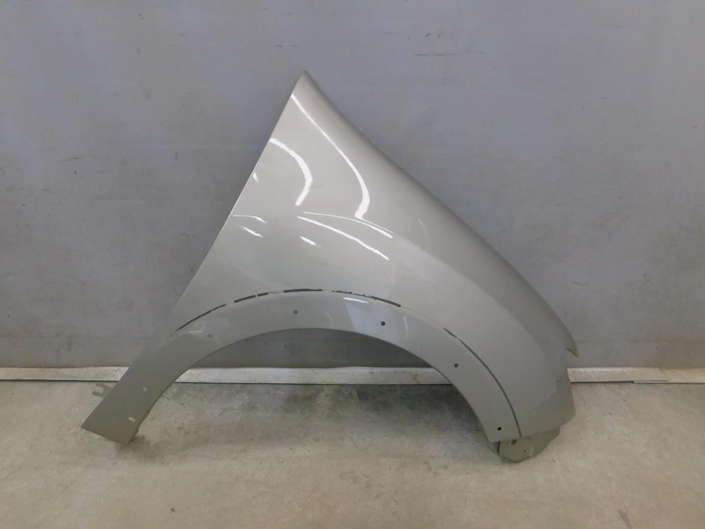 Крыло переднее правое