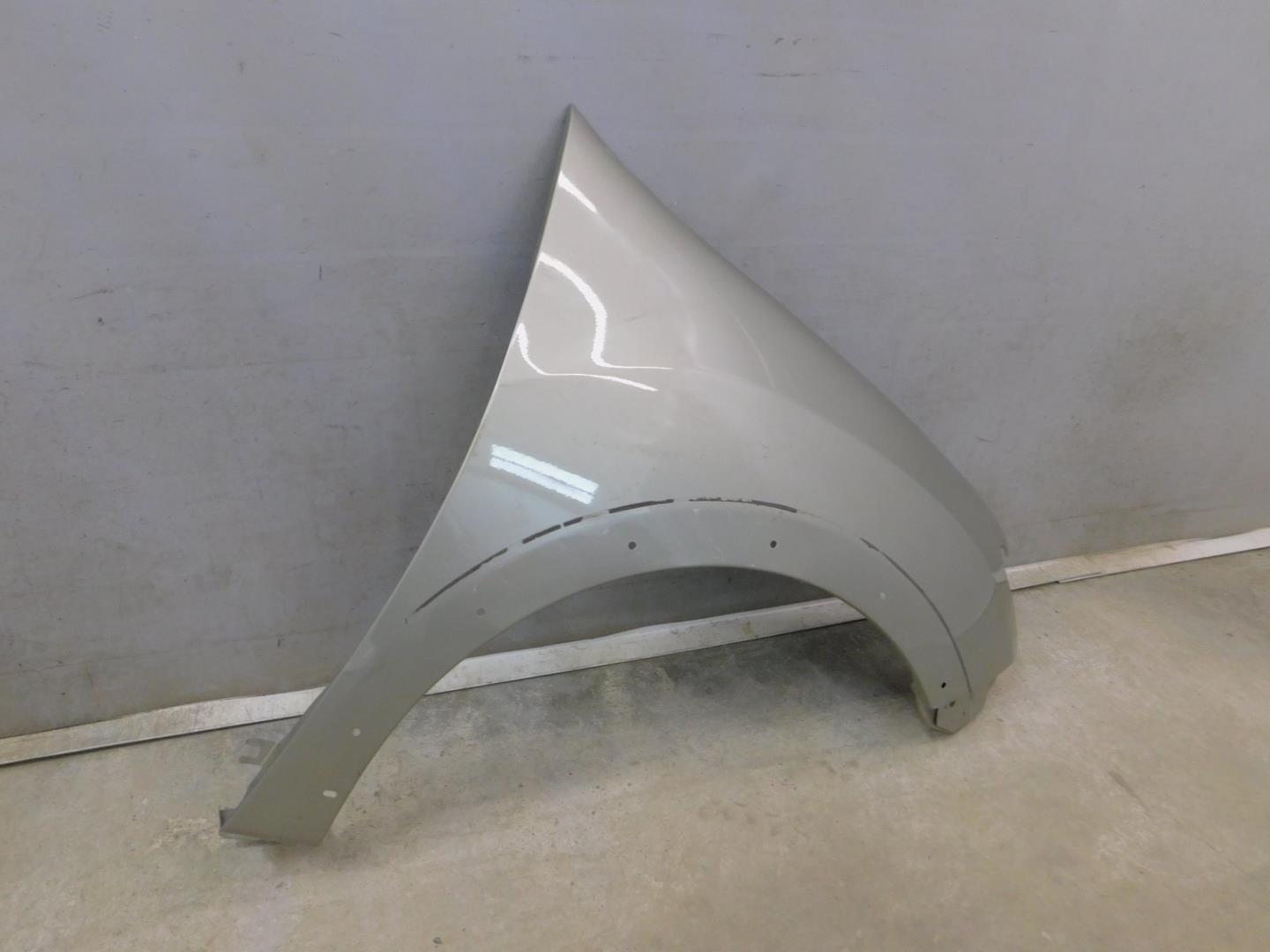 Крыло переднее правое