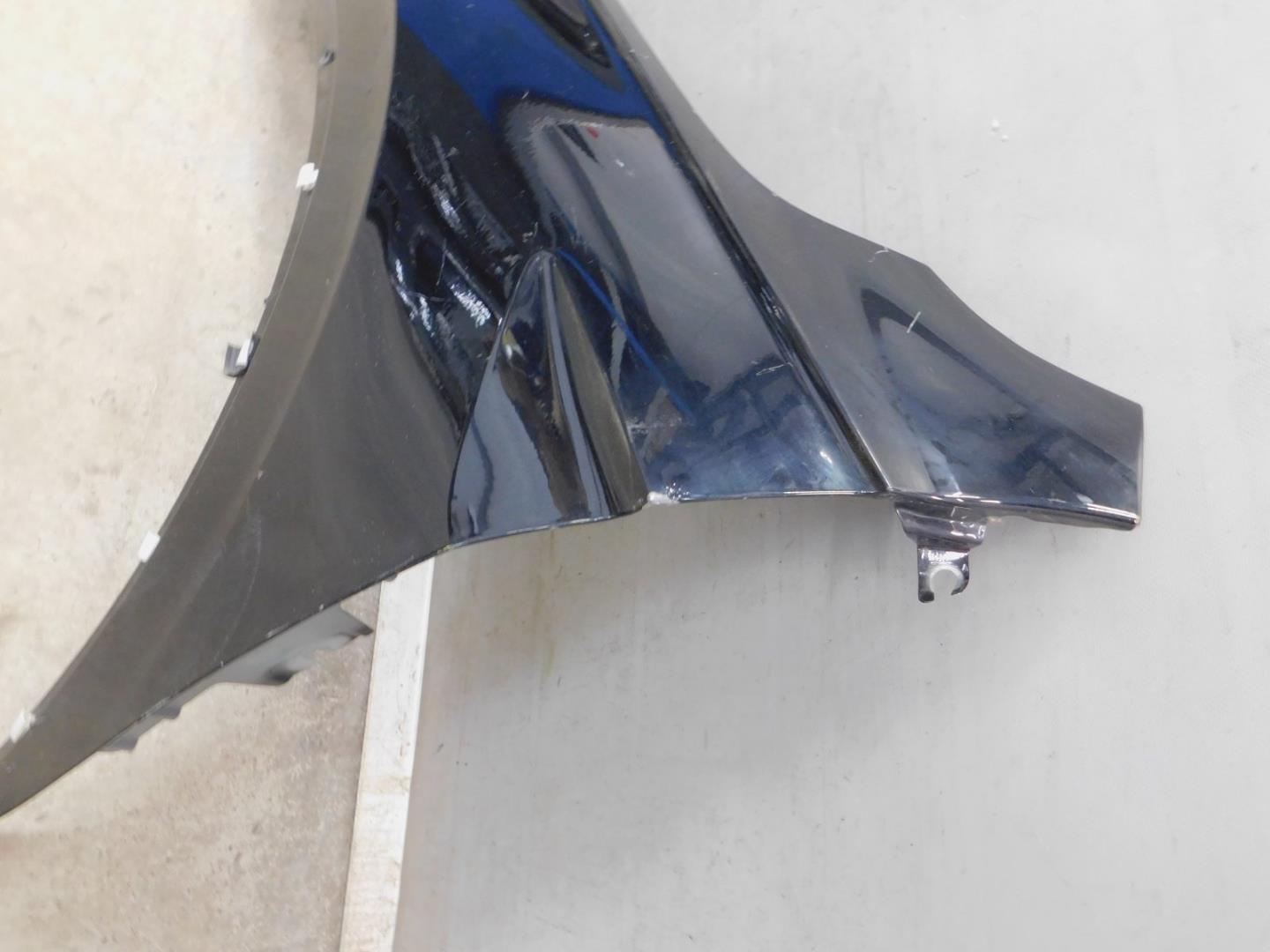 Крыло переднее левое