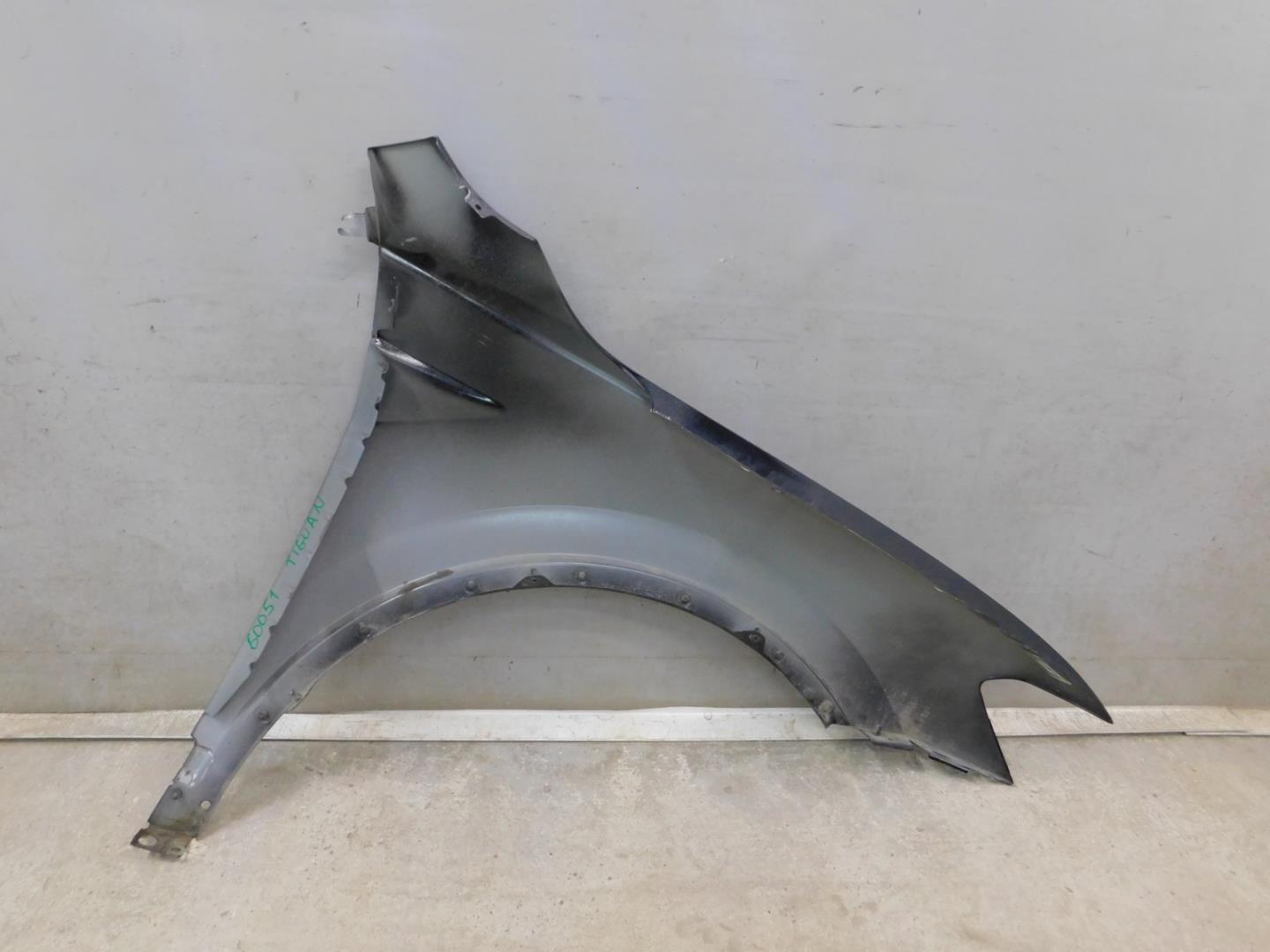 Крыло переднее левое