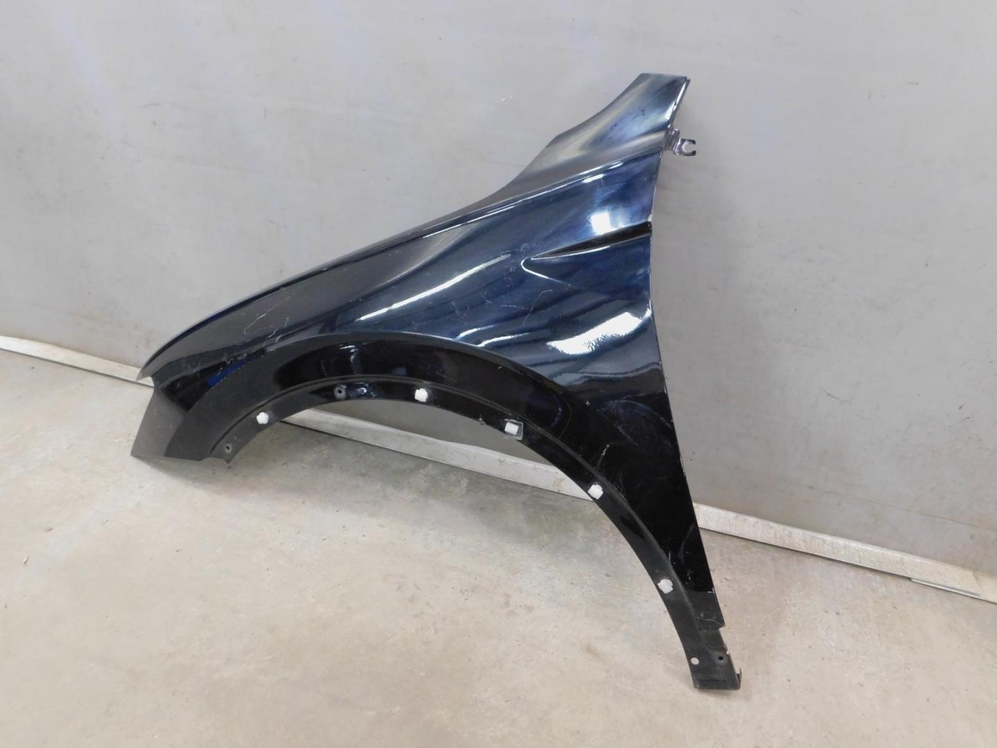 Крыло переднее левое