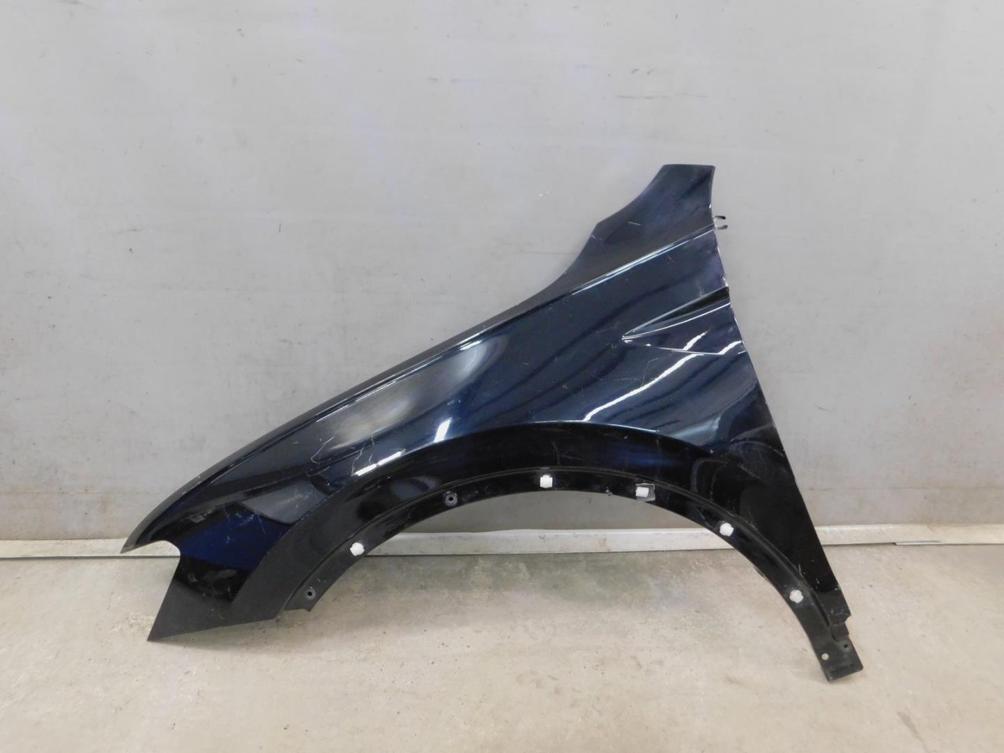 Крыло переднее левое