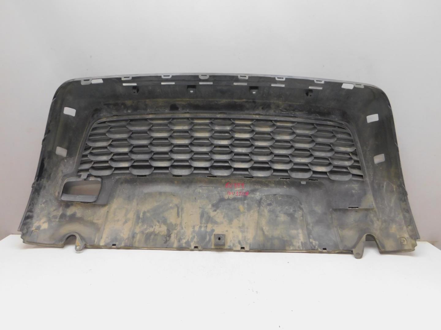 Решетка в бампер центральная