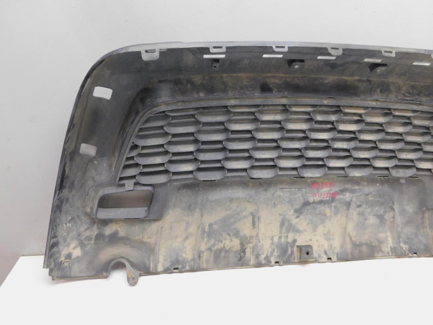 Решетка в бампер центральная