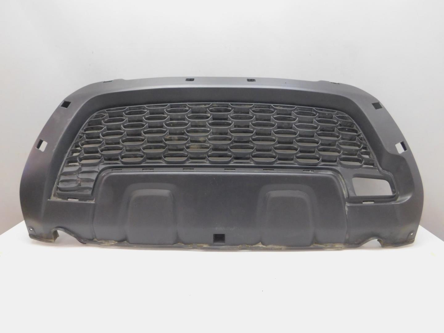 Решетка в бампер центральная