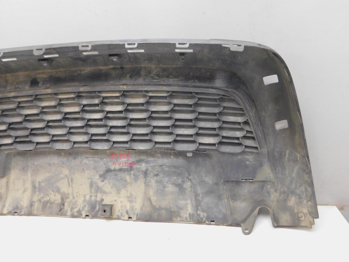 Решетка в бампер центральная