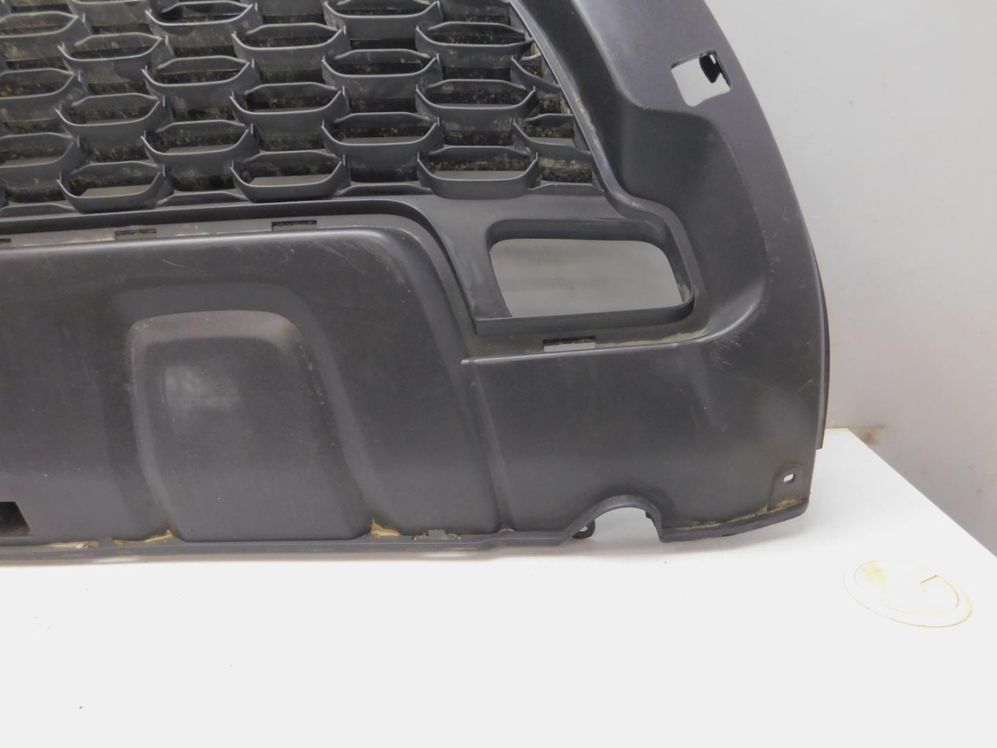 Решетка в бампер центральная