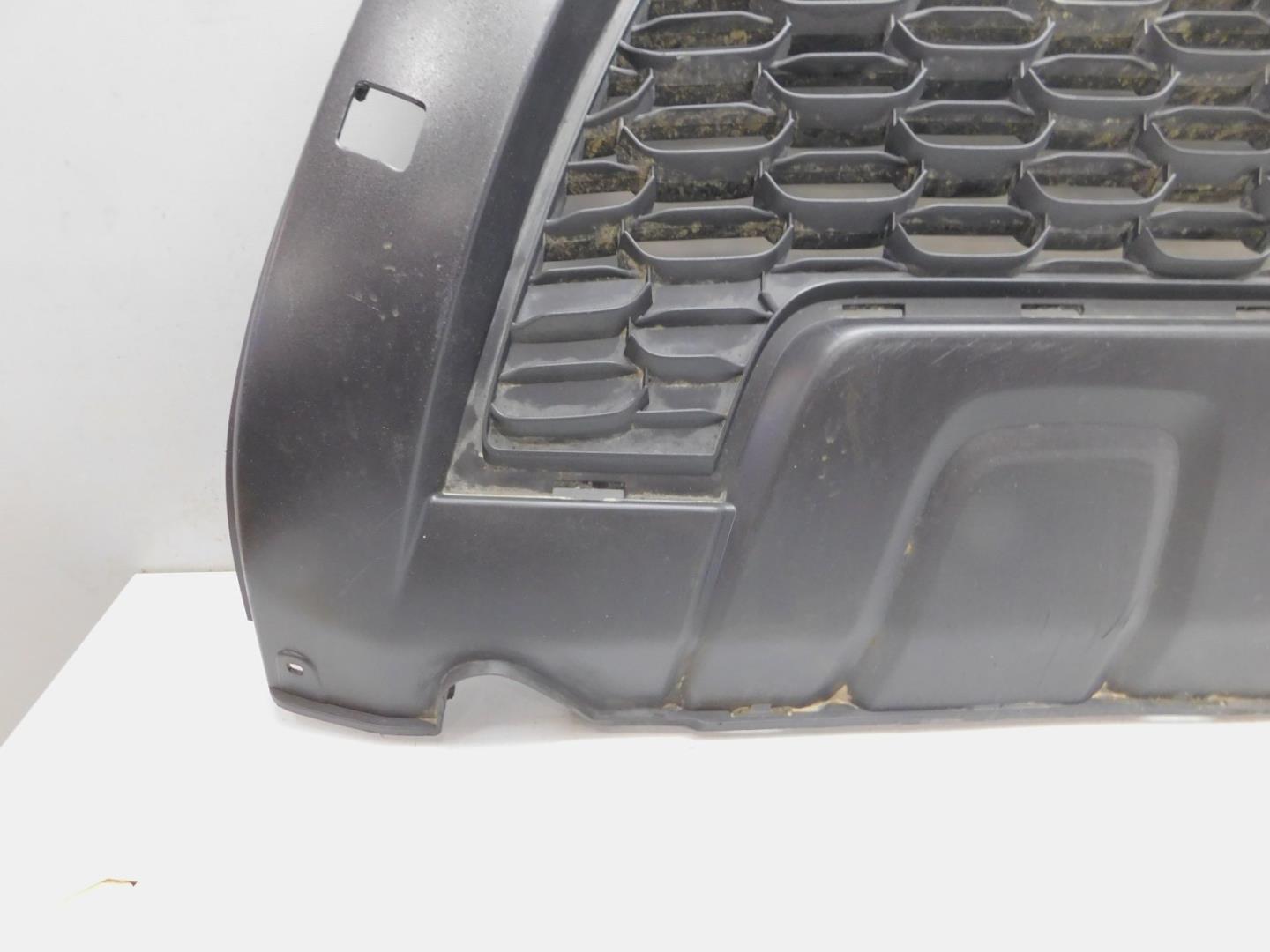 Решетка в бампер центральная