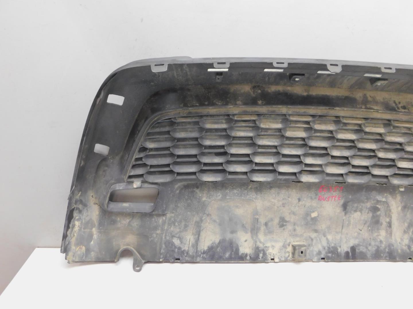 Решетка в бампер центральная