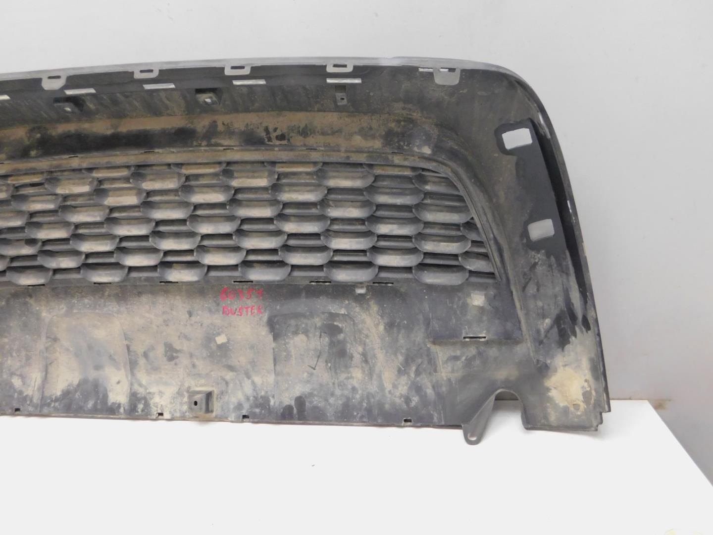 Решетка в бампер центральная