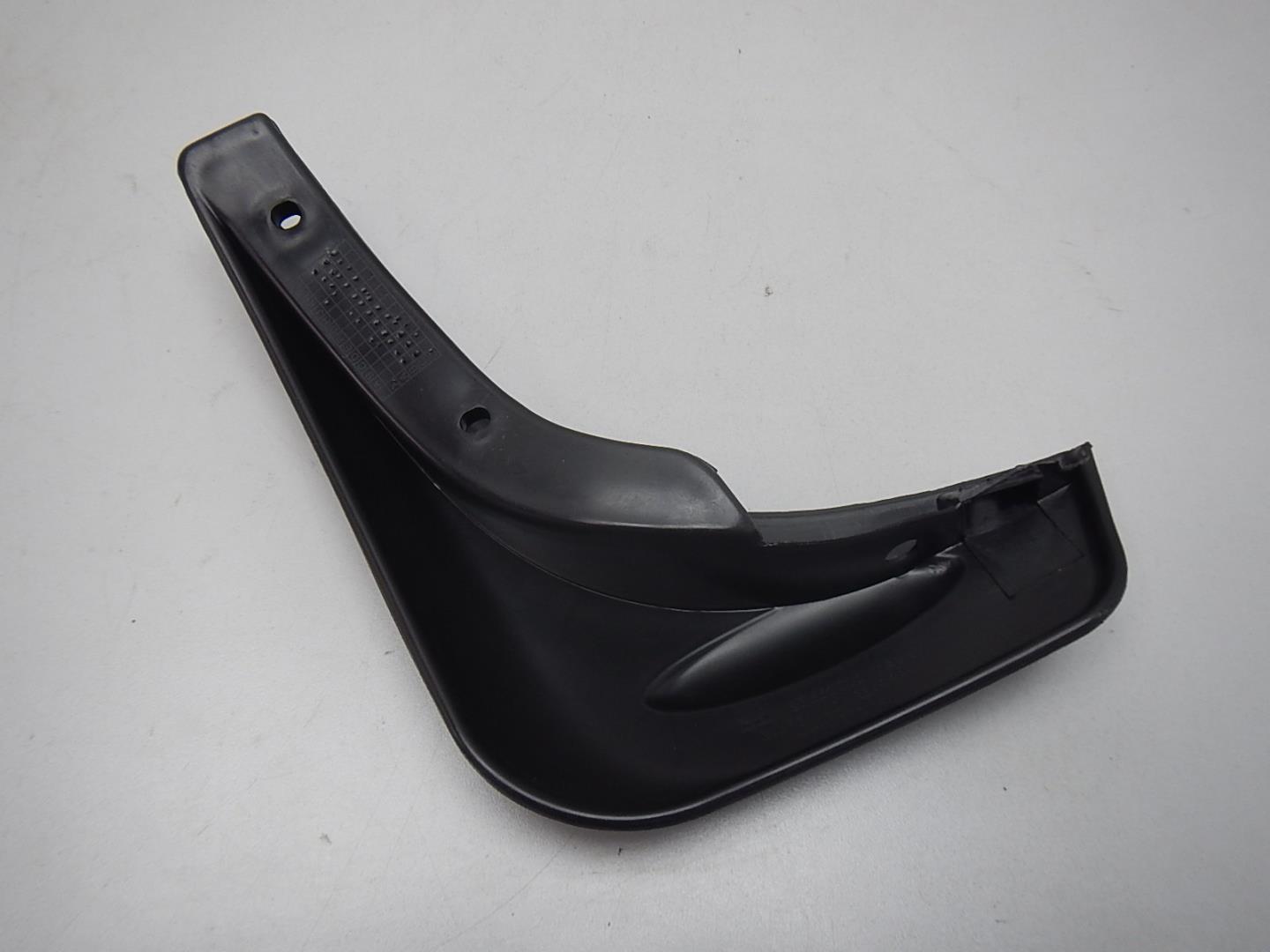 Брызговик задний правый