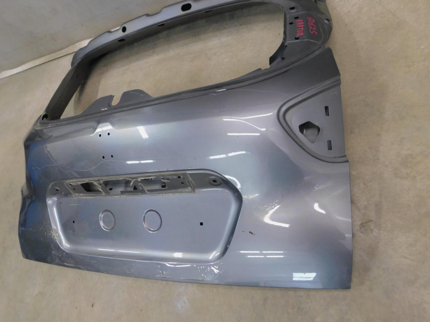 Дверь багажника