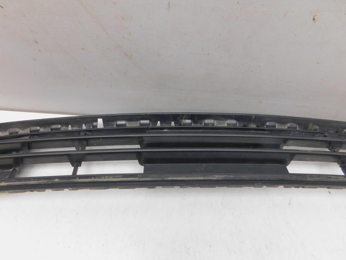 Решетка в бампер центральная