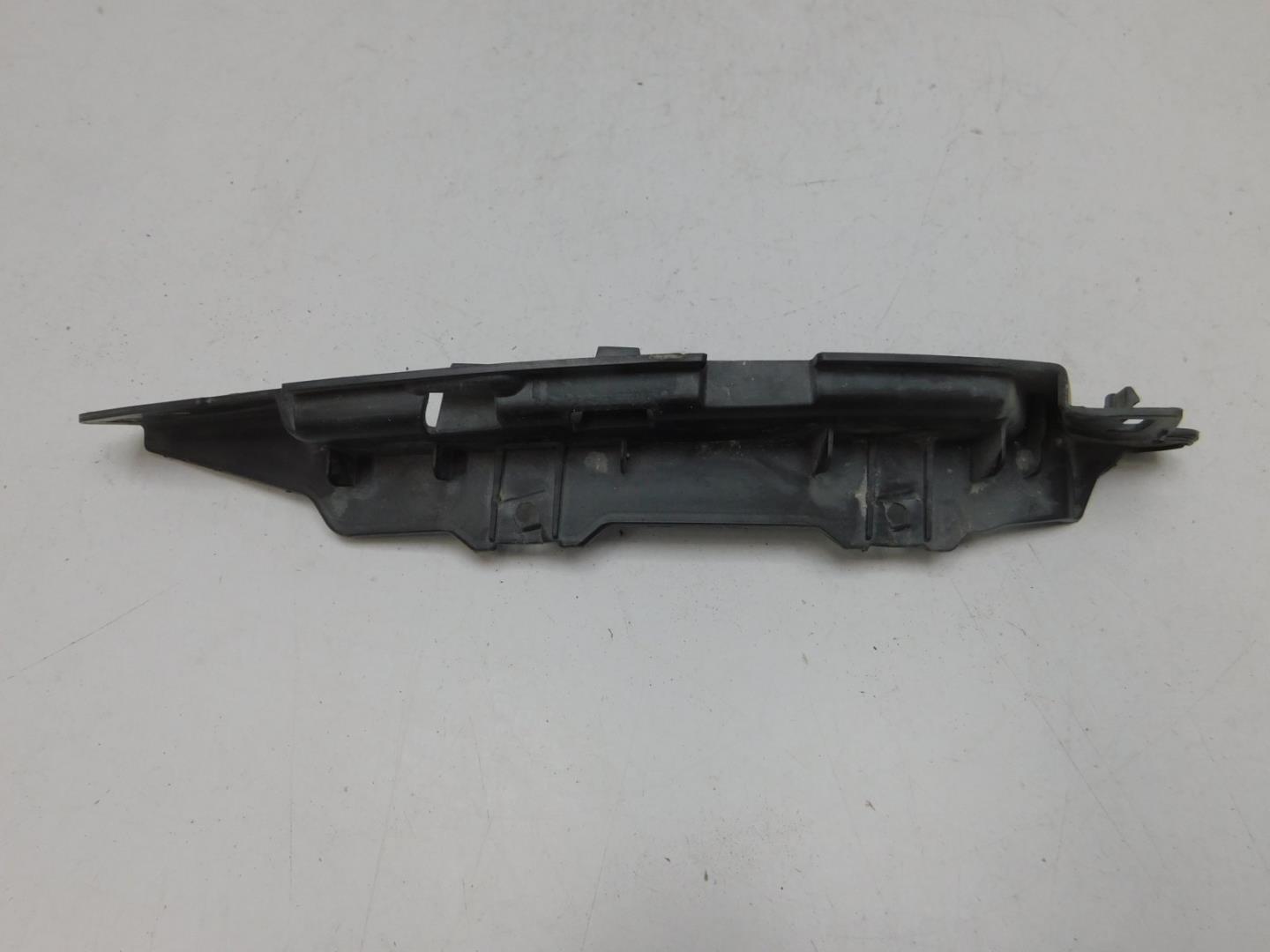 Кронштейн переднего бампера