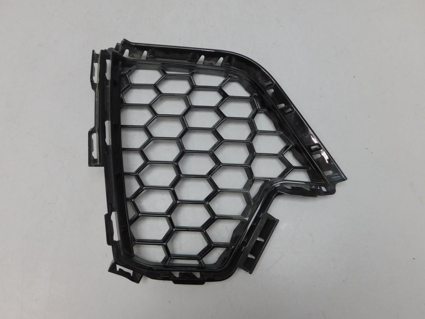 Решетка в бампер левая