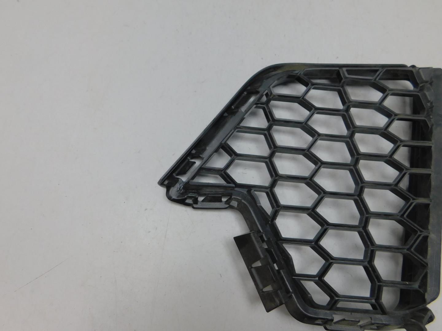 Решетка в бампер левая