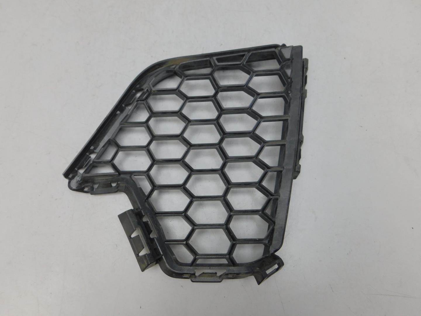Решетка в бампер левая