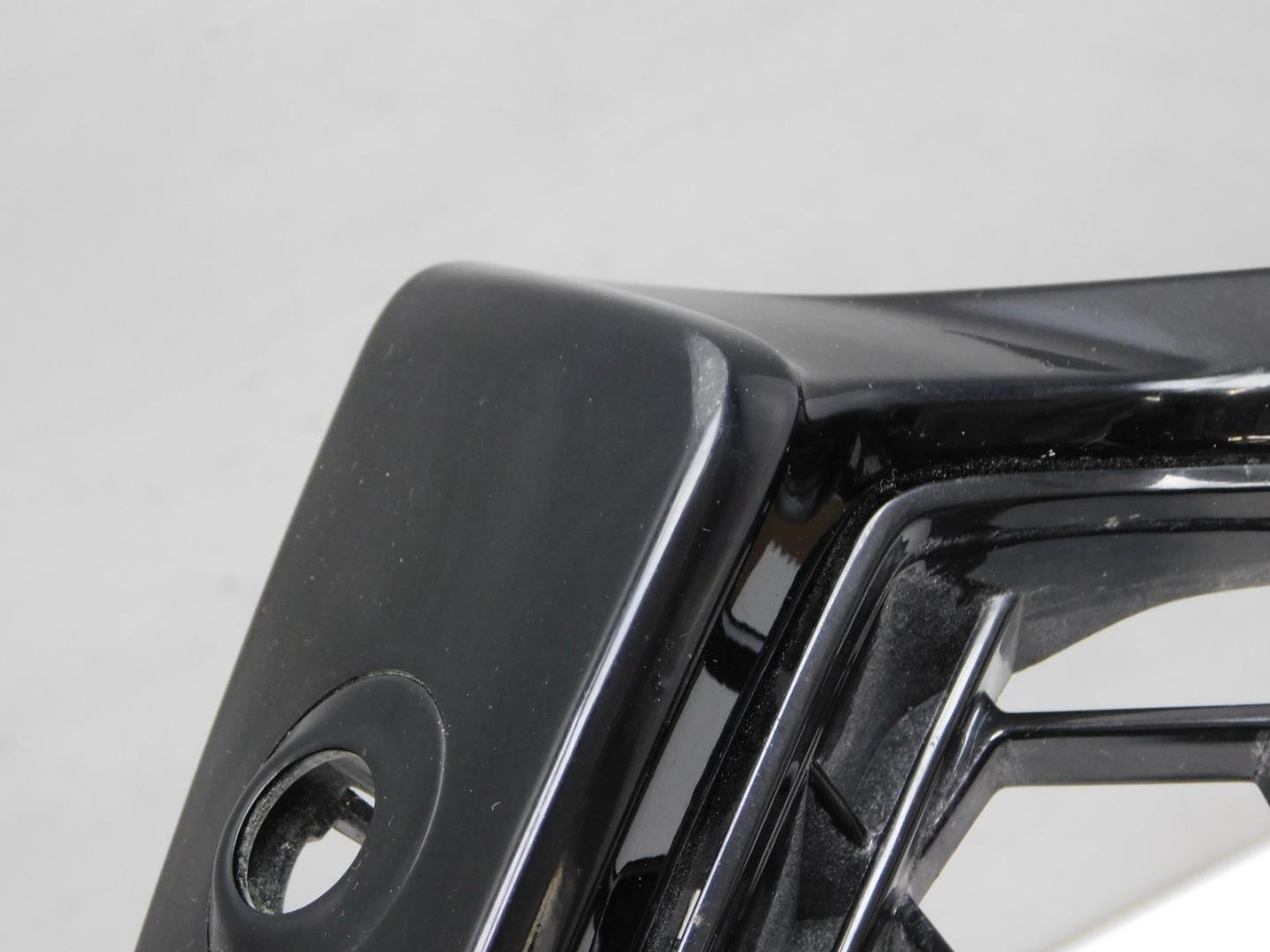 Решетка в бампер правая