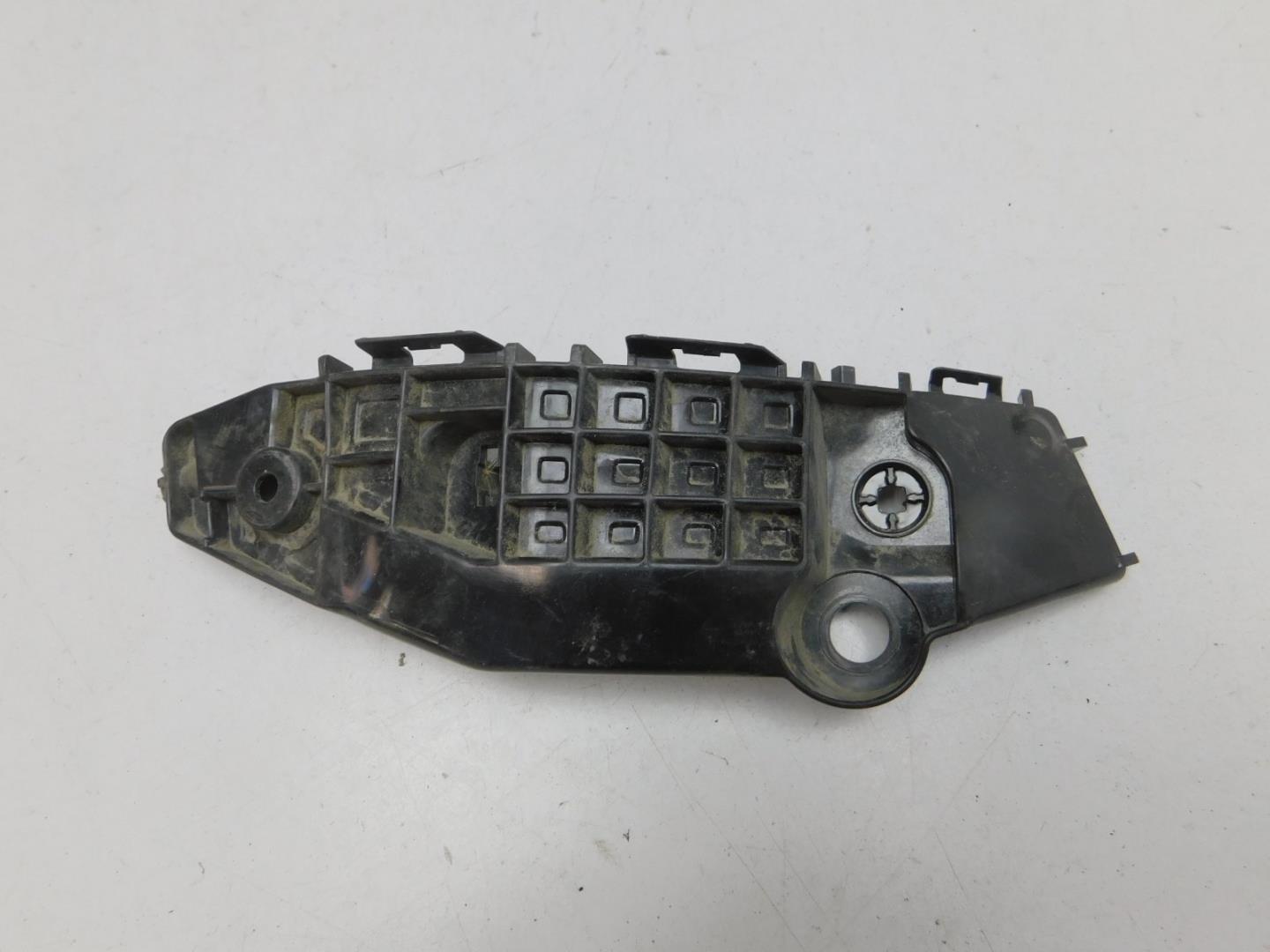 Направляющая переднего бампера